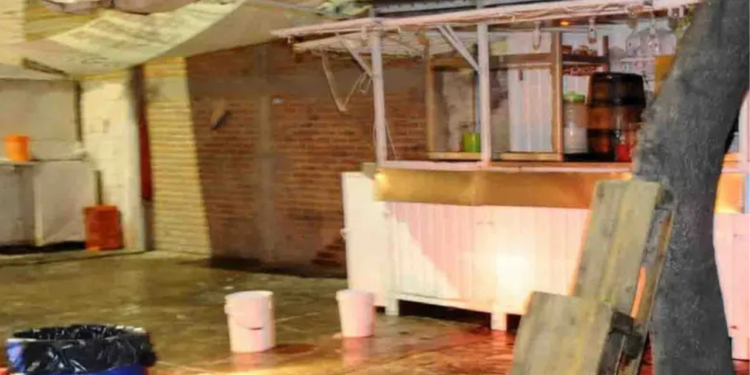 Clausuran puesto a taquero que arrojó aceite hirviendo a perrito