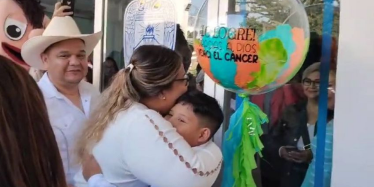 Tadeo tiene 10 años y ya ha logrado vencer a uno de los cánceres más raros