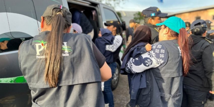 El escalofriante hallazgo de 160 niños en secta de “judíos talibanes” en Guatemala