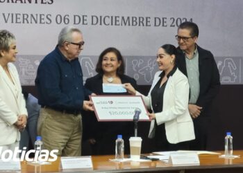 Gobernador entrega apoyos por 62 millones de pesos a comercios, restauranteros y pequeños negocios de Culiacán
