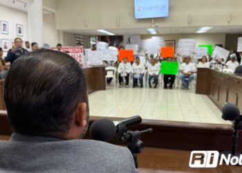 Gobierno Municipal recibe en Cabildo a familiares de Óscar, joven vendedor de playa desaparecido el pasado lunes