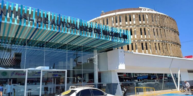 Central de autobuses de Mazatlán registra aumento en flujo de pasajeros durante fiestas decembrinas