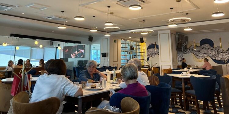 Sector restaurantero muestra optimismo por afluencia turística en Mazatlán