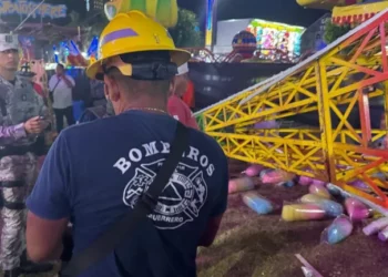 Colapsa juego mecánico en feria de Acapulco (Video)