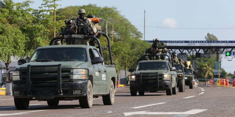 Operativos en Sinaloa dejan 12 personas aseguradas, armas y drogas decomisadas, reporta Gerardo Mérida Sánchez