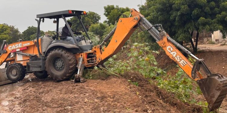 Estrella Palacios presume que en menos de 70 días llevan 14 de 15 kilómetros de desazolve y limpieza en canales