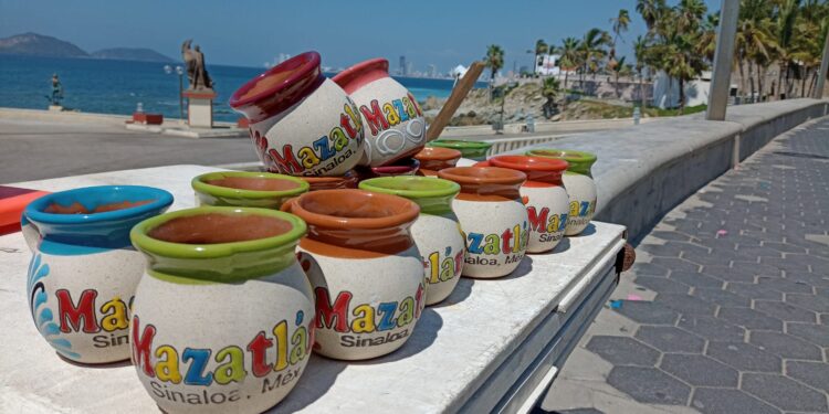 Ventas de Vendedores de Playa de Mazatlán quedan bajas a inicios de este año