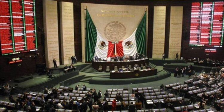 Diputados aprueban propuestas a favor de migrantes; recibirán apoyo en materia de vivienda, educación y salud