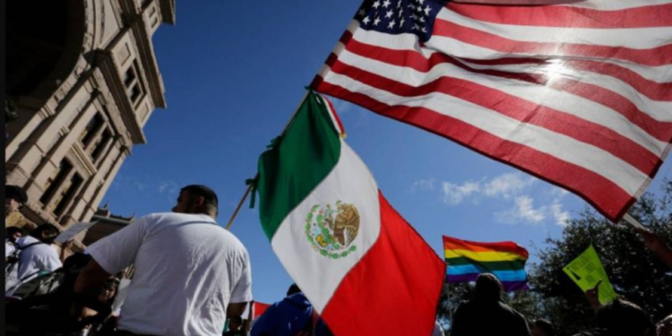 Retrasa Cancillería aplicación con BOTÓN de ALERTA para migrantes connacionales