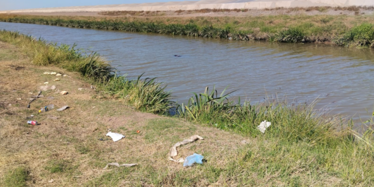 Encuentran cuerpo flotando en canal de riego en la sindicatura de Costa Rica