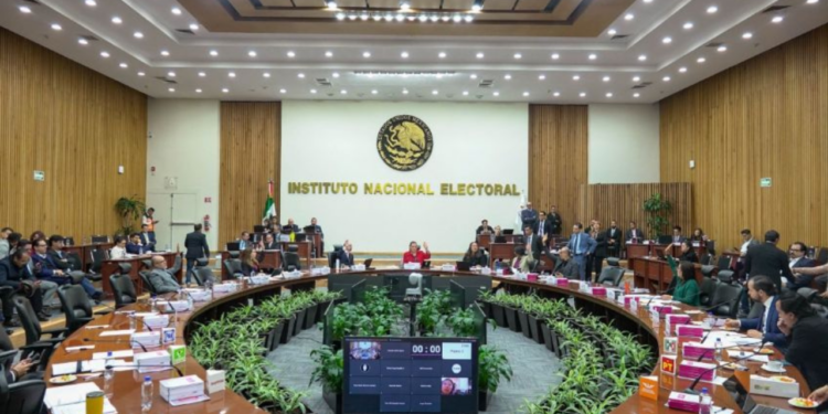 Pese a negativa de Sheinbaum, INE aprueba solicitar más recursos para elección judicial