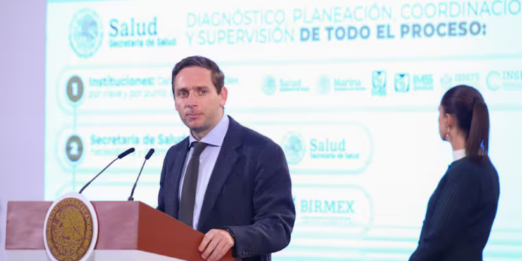 Eduardo Clark afirma que en marzo se verá un cambio en el abasto de medicamentos