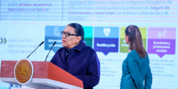 IMSS, programas de Bienestar y una tarjeta con 2 mil pesos: así es el plan de Sheinbaum para los mexicanos deportados de EEUU