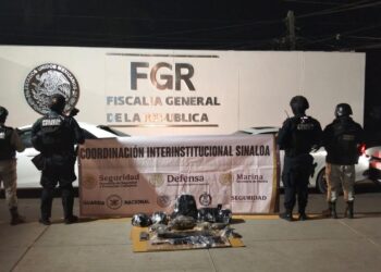 Aseguran tres vehículos, armas y municiones en Culiacán