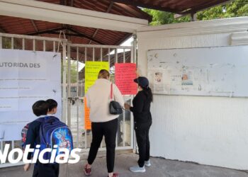 Protestan padres de familia por falta de luz en la primaria Enrique Romero Jiménez