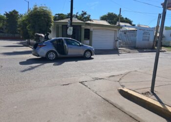 Encuentran vehículo baleado tras reporte de disparos en Culiacán