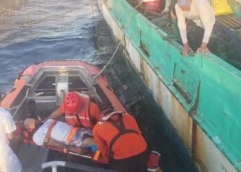 Armada de México efectua la evacuación médica de un tripulante del buque camaronero “CHAVITO IV”, al sur de Mazatlán, Sinaloa