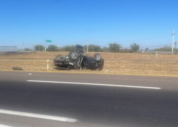 Mujer muere en fatal accidente contra tráiler en El Trébol, al sur de Culiacán