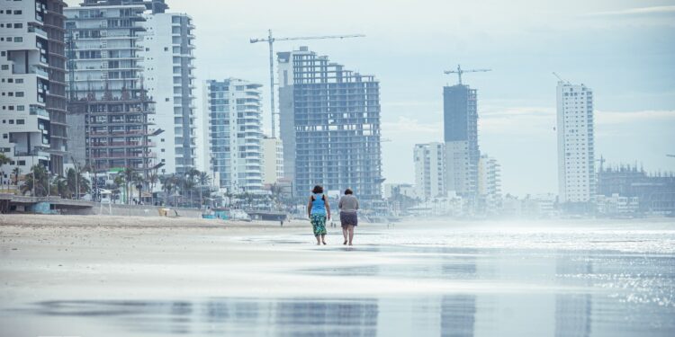¿Son seguras las playas de Mazatlán durante enero y días nublados?