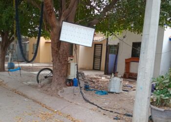 Hombre muere tras ser baleado por policías cuando era detenido