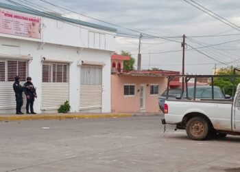 Balean con rifles de asalto vivienda y camioneta en la colonia Benito Juárez en Culiacán