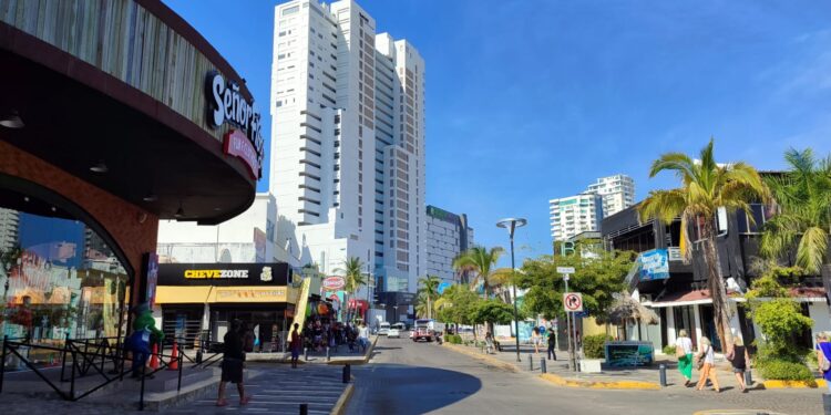 Afluencia moderada en Mazatlán este viernes 10 de enero