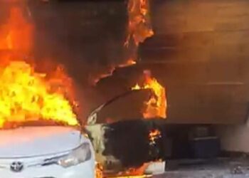 Gatilleros disparan e incendian vivienda en Colinas de San Miguel en Culiacán