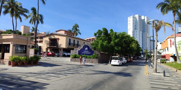 Mazatlán mantiene buena afluencia de visitantes este fin de semana