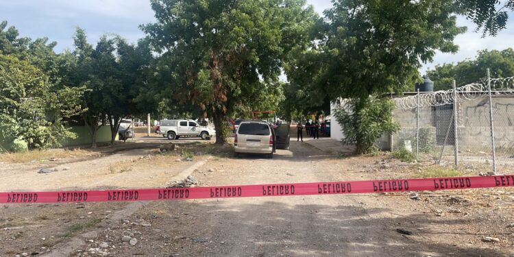 Localizan a hombre asesinado a bordo de una camioneta que intentaron quemar en el Fraccionamiento Capistrano en Culiacán