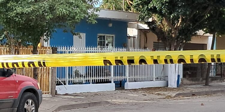 Balean dos casas en la colonia Guadalupe Victoria, en Culiacán