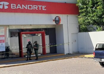 Sujetos asaltan banco en la colonia Guadalupe cerca de la Lomita en Culiacán
