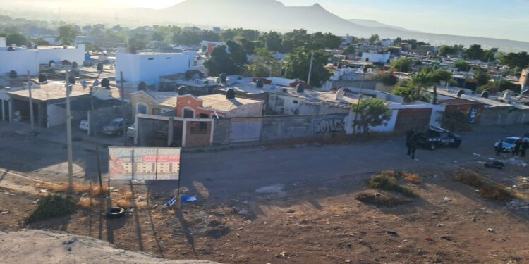 Localizan hombre ejecutado cerca de secundaria en la colonia Villa Bonita en Culiacán