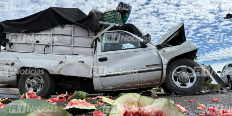 Fuerte choque deja camioneta destrozada al norte de Mazatlán