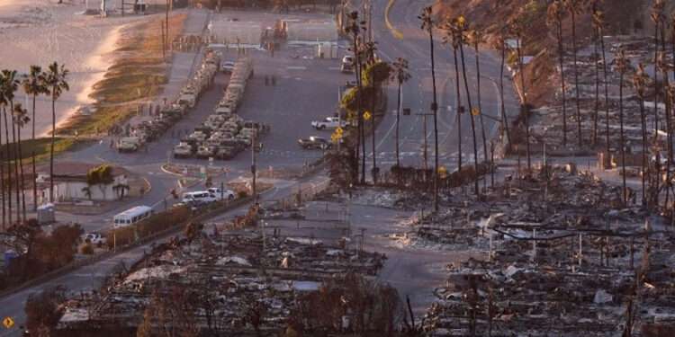 Sheinbaum reconoce a Ejército por combatir incendios en California