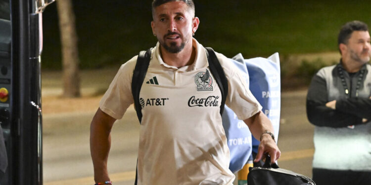 Héctor Herrera llega a la Ciudad de México para reportar con Toluca