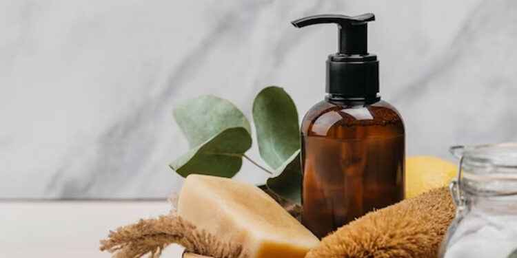 Retiran 900 mil botellas de famoso shampoo por peligrosa bacteria