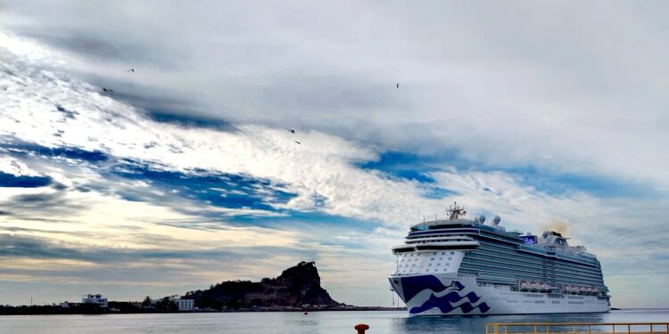Mazatlán recibe al crucero Navigator of the Seas este lunes 17 de febrero