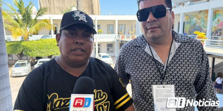 Músicos de Mazatlán acuden al Palacio para tramitar permisos por Carnaval