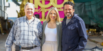 Constata Estrella Palacios avances en construcción de carrozas reales y carros alegóricos de Carnaval