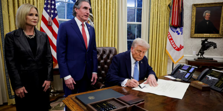 Donald Trump anuncia aranceles del 25% a México y Canadá para el 2 de abril