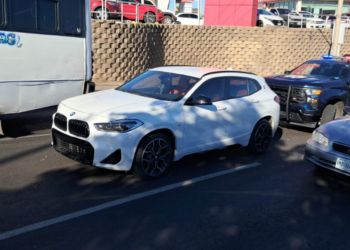 Sujetos armados despojan a conductora una camioneta de lujo en Culiacán