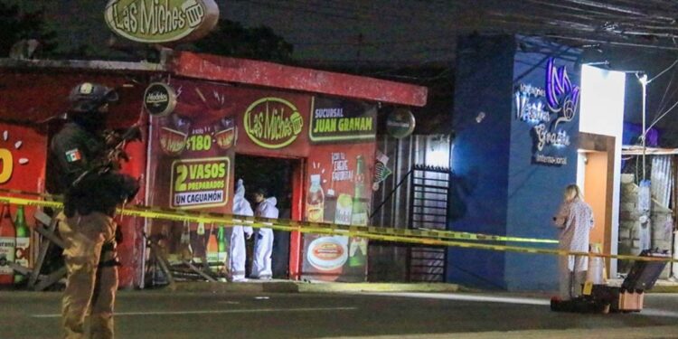 Ataque armado a ‘chelería’ de Villahermosa deja cuatro muertos; incendian el local