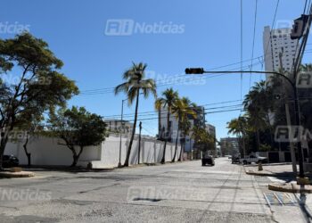 Colocan dos de los cuatro semáforos faltantes de la Lola Beltrán y Cruz Lizárraga