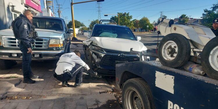 Localizan camioneta robada en el sector Tres Ríos, Culiacán