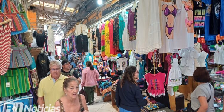 Locatarios del Mercado Pino Suárez esperan repunte en ventas con el Carnaval