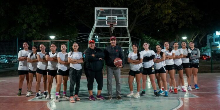 Sonia Navarro, la entrenadora que busca llevar a Mazatlán al podio en los JNC