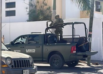 Tenía blindaje y armas en su interior; aseguran camioneta en la colonia Aurora en Culiacán