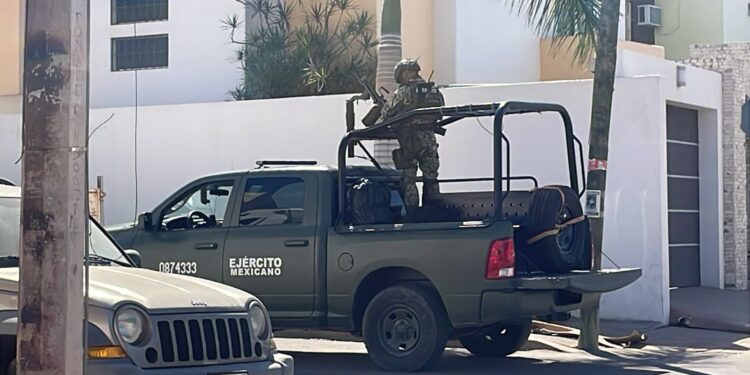 Tenía blindaje y armas en su interior; aseguran camioneta en la colonia Aurora en Culiacán