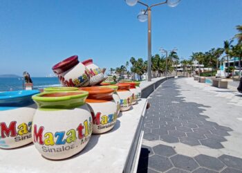 Vendedores de playa esperan repunte en ventas durante el Carnaval de Mazatlán