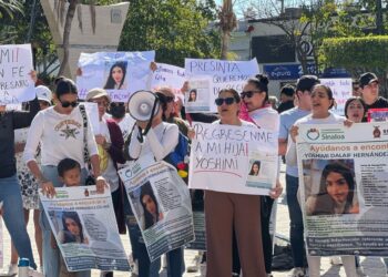 Se manifiestan familiares de joven desaparecida en Mazatlán